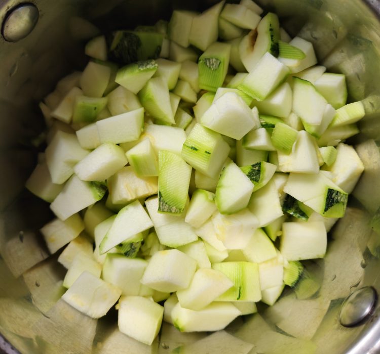 Zuccini, gewürfelt