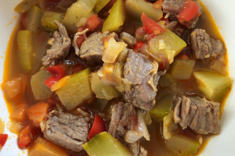 Geschmortes Rindfleisch mit Gemüse